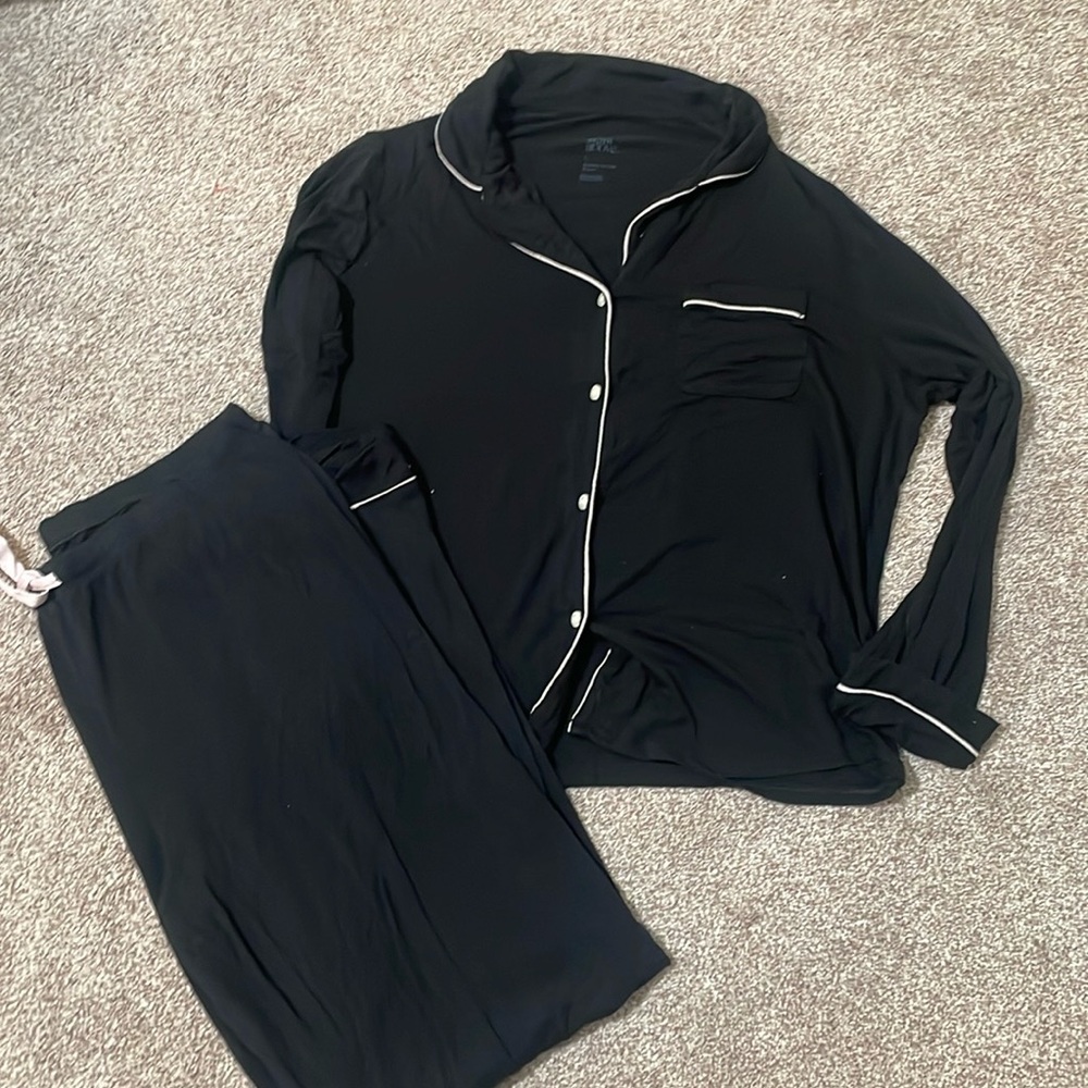 Stars above matching pajama wet. Smoke and pet free home.